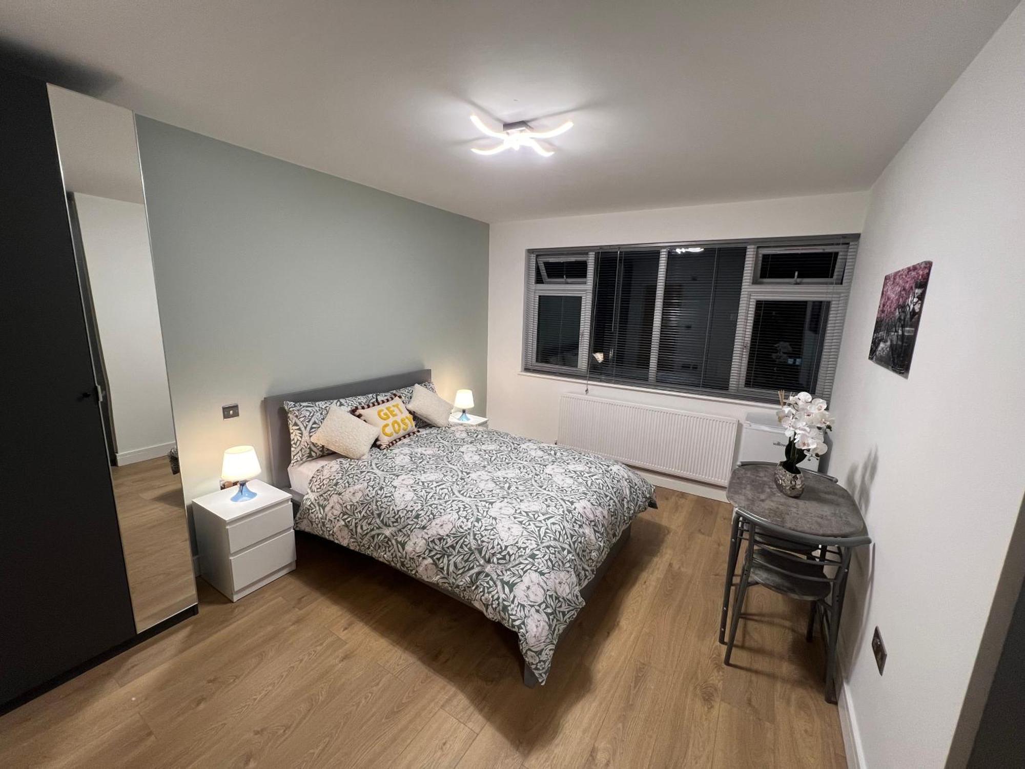 Modern Suite Feltham Exterior foto
